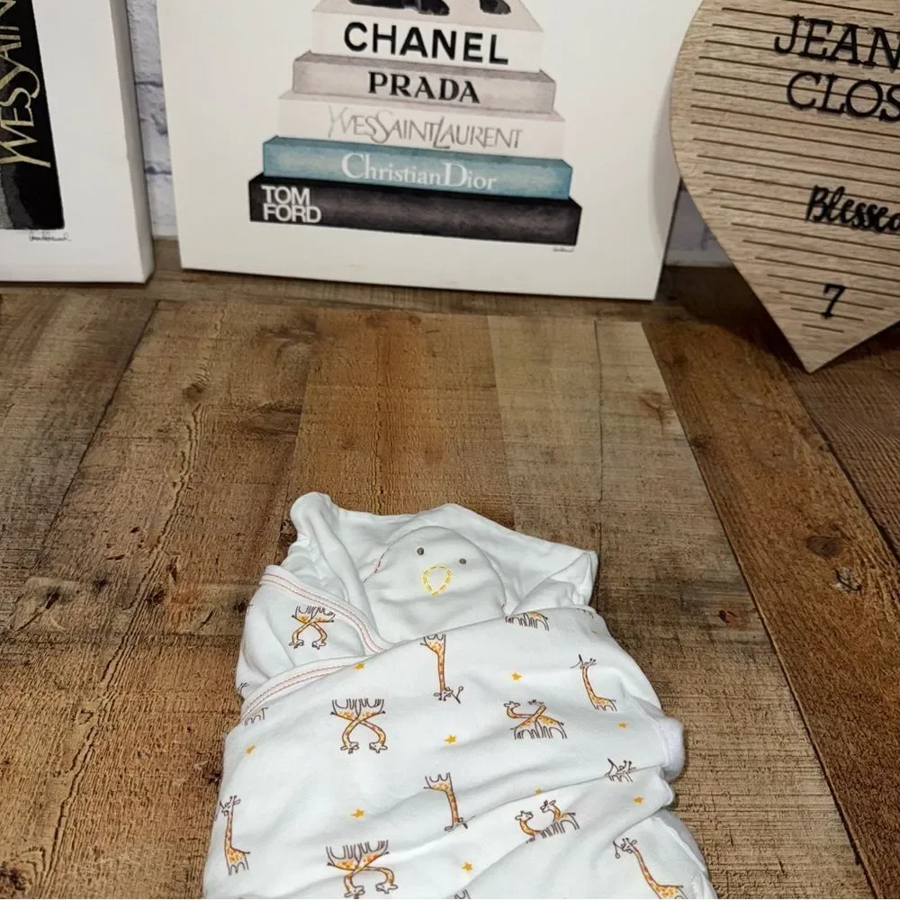 Nested Bean -  Zen 100% Cotton Swaddle Wrap giraffe 7-18lb  S/L